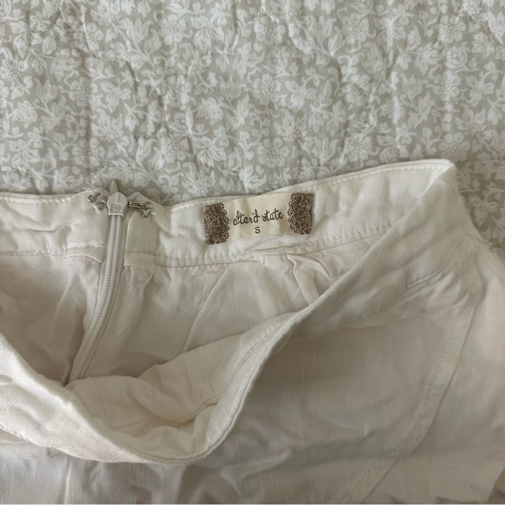 White Ruffled Shorts - Picture 2 of 4